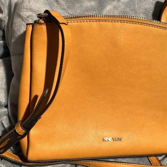 Nine West crossbody purse mustard color - Picture 2 of 10